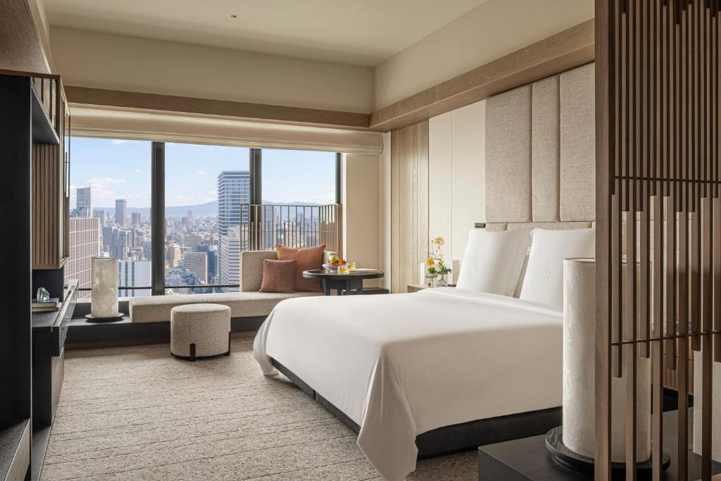 A guest room at Four Seasons Hotel Osaka in Dojima
