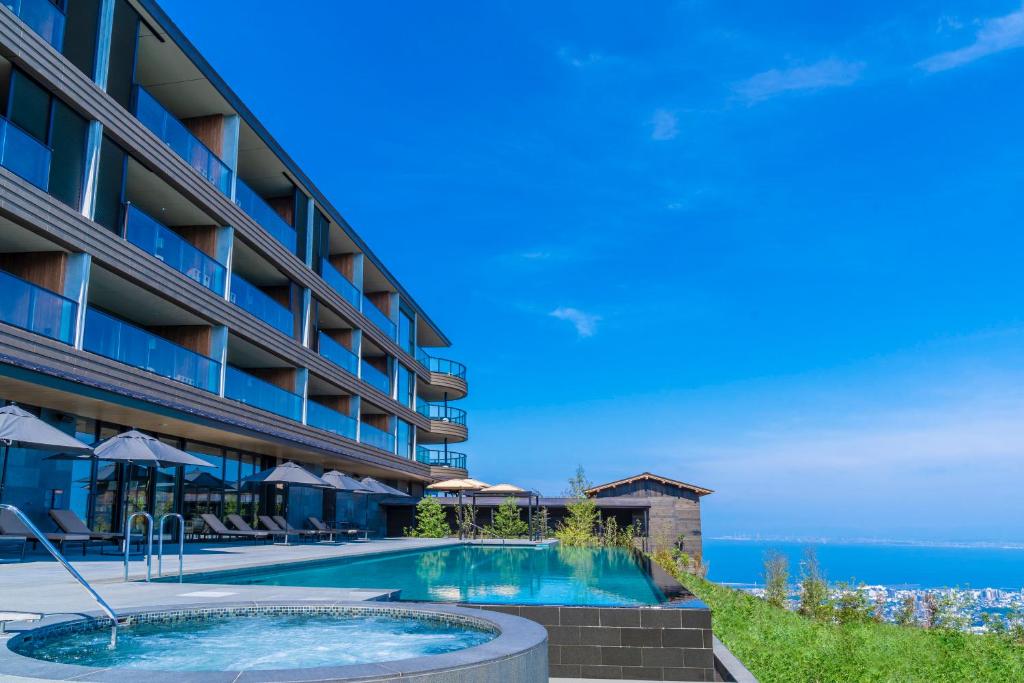 The clifftop resort and pool at ANA InterContinental Beppu