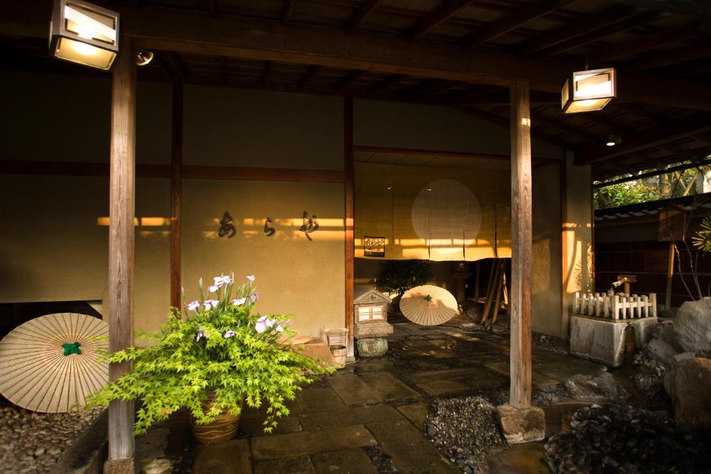 A private open-air onsen terrace at Araya Totoan in Yamashiro Onsen