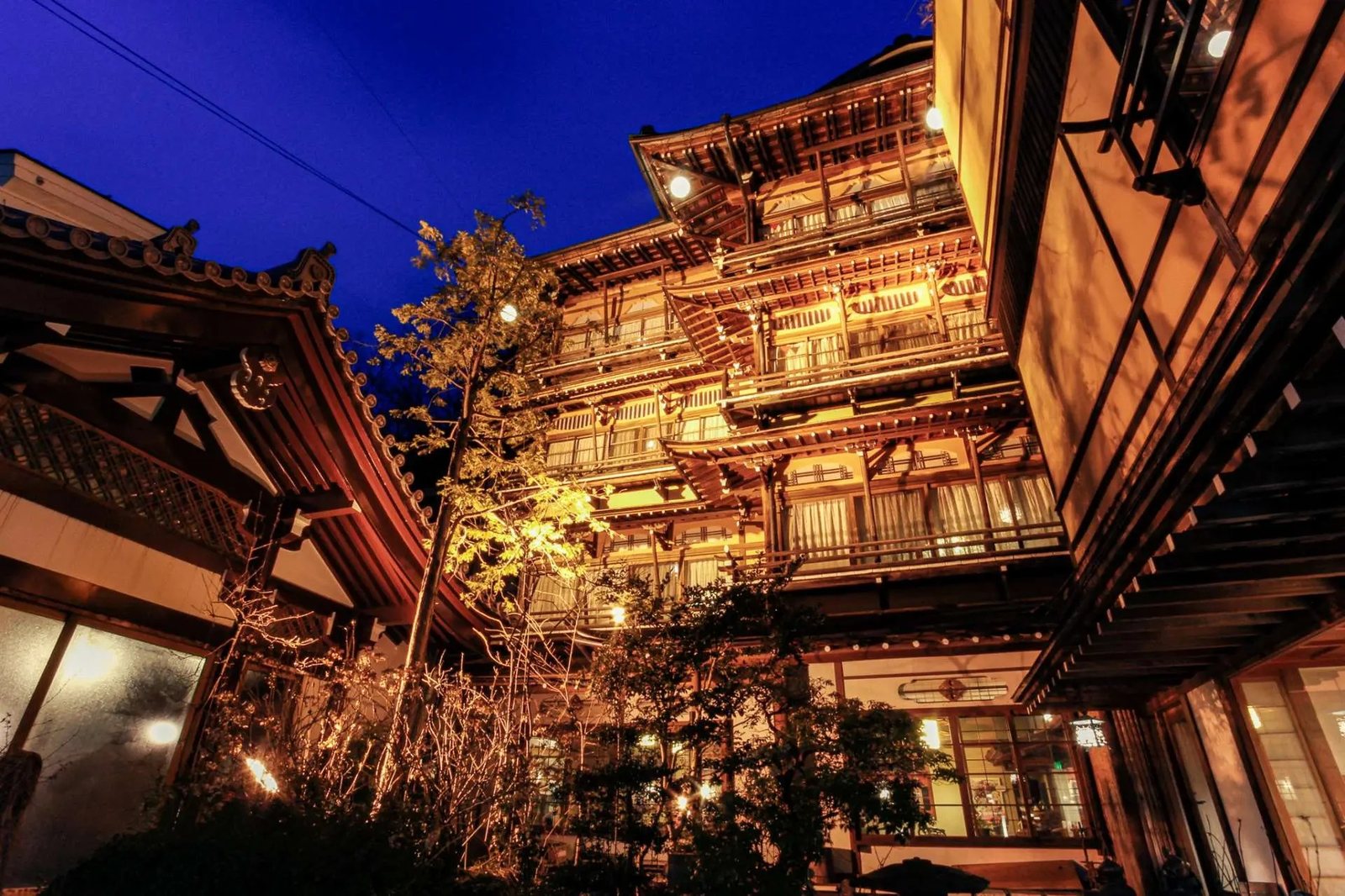The four-storey wooden Saigetsuro of Kanaguya lit up at dusk